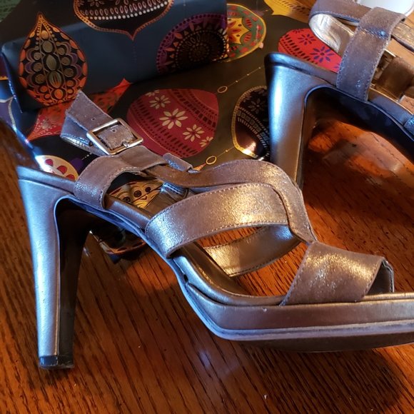 Bandolino Heels 91/2 - Picture 2 of 4